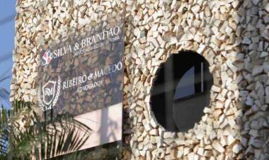 Empresa investigada por licitação de limpeza funciona no escritório de advogada de ex-secretário de Reinaldo