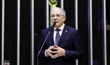 Deputado pede a líderes cristãos que orientem fiéis sobre ataques a Bolsonaro