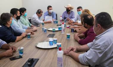 Prefeito e secretários estaduais apresentam pacote de obras a vereadores