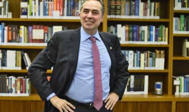 Barroso comete crime ao instaurar inquérito criminal contra Bolsonaro