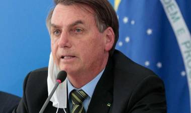 Bolsonaro após derrota do voto impresso: "Metade não acredita 100% na lisura do TSE"