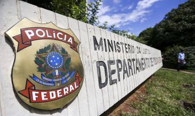 Sérgio Reis e deputado Otoni de Paula são alvos de operação da PF