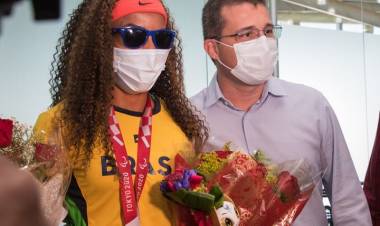 Vereadores recepcionam a atleta paralímpica Silvânia Costa