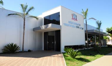 Câmara aprova criação de diário oficial do município e recebe Sinted para falar da PEC-32