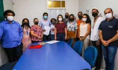 Vice-prefeito  de Três Lagoas Paulo Salomão empossa membros do Conselho Municipal dos Direitos do Negro