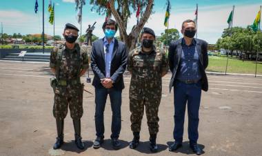 Vice-prefeito Paulo Salomão e o Vereador Sargento Rodrigues prestigiaram troca de comando do Exército de Três Lagoas