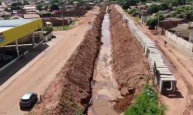 Vídeo destaca o “verdadeiro canteiro de obras” em que Água Clara se transformou com a gestão Gerolina