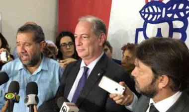  Pré candidato Ciro Gomes é alvo de busca em operação da Polícia Federal 