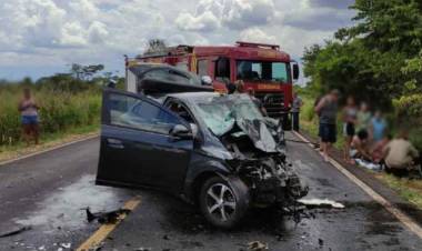 Motorista que ficou presa nas ferragens em acidente com morte voltava de viagem com marido