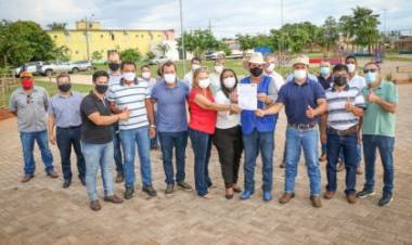 Prefeito Angelo Guerreiro autoriza emplacamento das ruas do bairro Set Sul