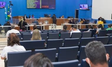 Vereadores aprovam dois projetos de lei durante primeira sessão do ano