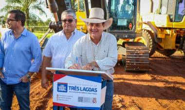 Guerreiro assina ordem de serviço para obras de drenagem e pavimentação no Paranapungá