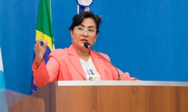 Sayuri Baez indica ônibus para o Balneário e área de descanso para caminhoneiros