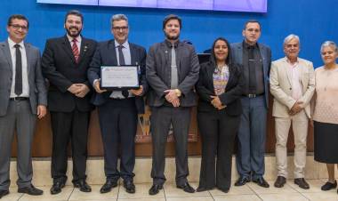 Câmara entrega honrarias para diretoria do Hospital Auxiliadora