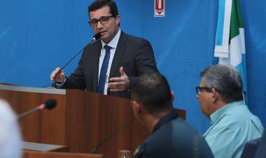Presidente homenageia profissionais e representante de organização cristã