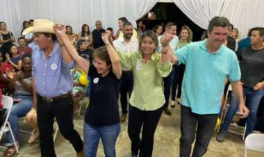 Eduardo Riedel assume compromisso de asfaltar 100?s ruas de Água Clara e de construir um novo hospital