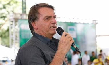 Bolsonaro ataca Moraes por impedir Cade e PF de investigar institutos de pesquisa