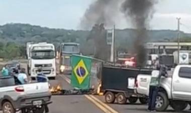 Mato Grosso do Sul tem 11 trechos de rodovias bloqueadas por caminhoneiros