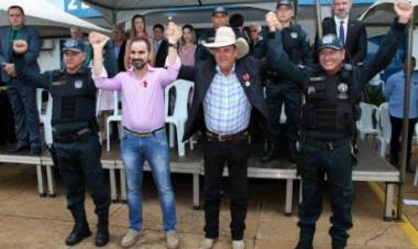 Prefeito Angelo Guerreiro e secretário de Governo são homenageados durante troca de comando do 2º Grupamento da Polícia Militar