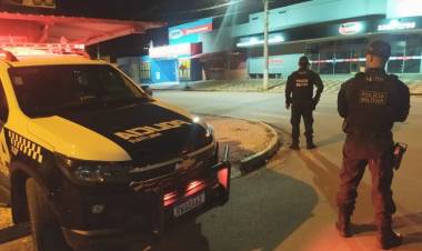 Polícia Militar prende condutor embriagado que colidiu com alguns veículos na via pública em Bonito