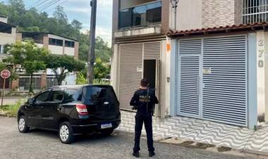 PF deflagra operação contra tráfico internacional de armas após apreensão de fuzil em MS