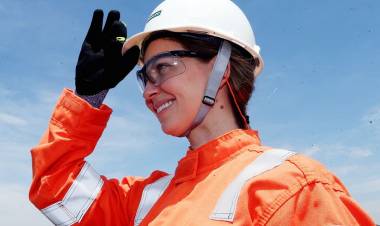 Falta de banheiro e casos de assédio: petroleiras relatam desafios de trabalho em plataformas no mar