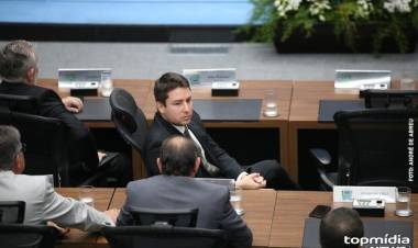  deputado ignora massacres e se preocupa com banheiro unissex em MS