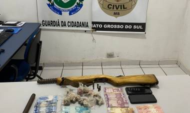 Em ação conjunta, polícias Civil e Militar fecham ponto de venda de drogas que funcionava em bar e dois são presos em Santa Rita do Pardo.