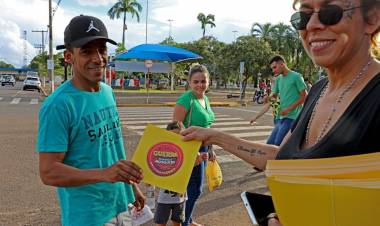 Defesa Civil e Promoção de Saúde realizam conscientização sobre a Dengue na área central de TL