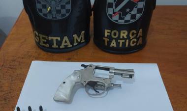 Polícia Militar apreende arma de fogo e prende autores de porte ilegal em Três Lagoas