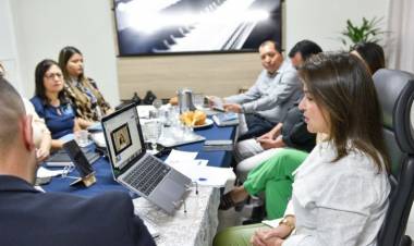 Após oito anos, prefeita autoriza concurso para contratar 323 professores na Capital