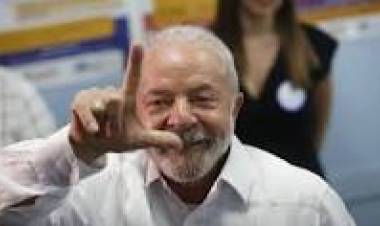 Deputado propõe tirar armas de seguranças de Lula e ministros