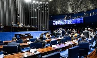 Senado aprova MP que aumenta salário mínimo e amplia isenção do IR
