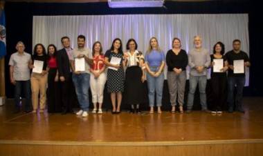 CONCURSO 2021 – Prefeitura convoca 54 professores aprovados para cerimônia de posse na quarta-feira (06)