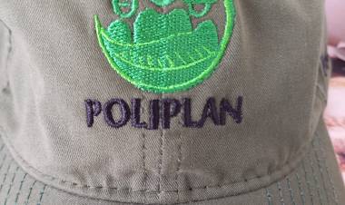  Poliplan Construtora e Incorporadora presenteia amigos e clientes com boné personalizado