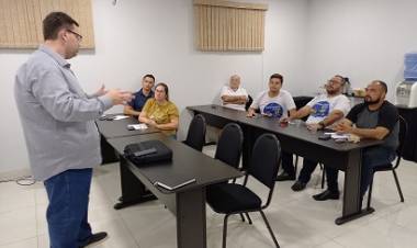 Dr. Ruy Costa Pré candidato a prefeito de Três Lagoas e Presidente do DC 27 - DEMOCRACIA CRISTÃ realiza reunião com pré candidatos a vereadores  