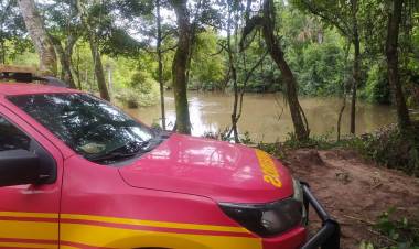 Bombeiros de Três Lagoas atende afogamento no Rio Pombo