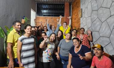Dr. Ruy Costa visita Pré Candidata a Vereadora Juliana Louveira e amigos no Parque São Carlos