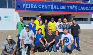 Pré-candidato Dr. Ruy Costa visita feira central e conversa com a população