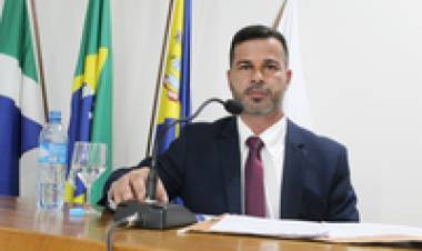 Jonas Moreira toma posse como vereador