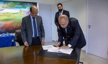 TCE-MS participa da posse do procurador-geral do MPC-MS para o biênio 2025/2026