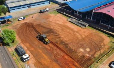 MELHORIAS – Doca de carga e descarga da Feira Central recebe pavimentação
