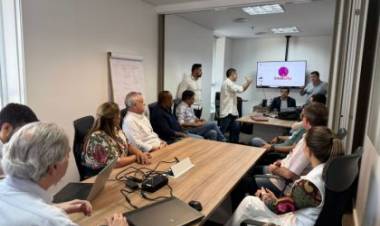 Prefeito Dr. Cassiano Maia participa de reunião com a startup Intelicity em São Paulo