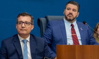 Vereador Tonhão participa com o Prefeito Cassiano  Maia da posse de novos servidores da Educação