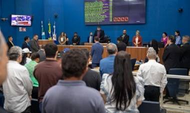 Vereadores autorizam repasse para Carna Três 2025 e audiência pública sobre feminicídio