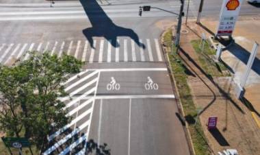 Prefeitura implanta área de espera exclusiva para motocicletas em cruzamentos com semáforo
