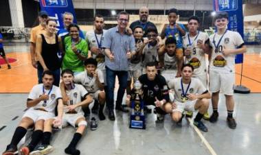 Escola JOMAP conquista o título do futsal masculino nos Jogos Escolares Três-Lagoenses (JETs) 2025