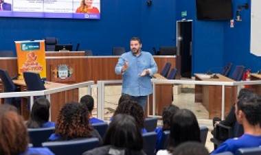 Alunos do 9º ano visitam a Câmara pela primeira vez