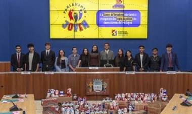 Parlamento Jovem arrecada mais de mil litros de leite para idosos