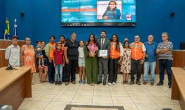 Pessoas que prestam serviços voluntários e solidários são homenageadas pela Câmara de Três Lagoas